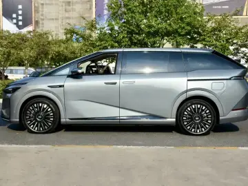 2026 Xpeng X9 с пробегом 5 100 км