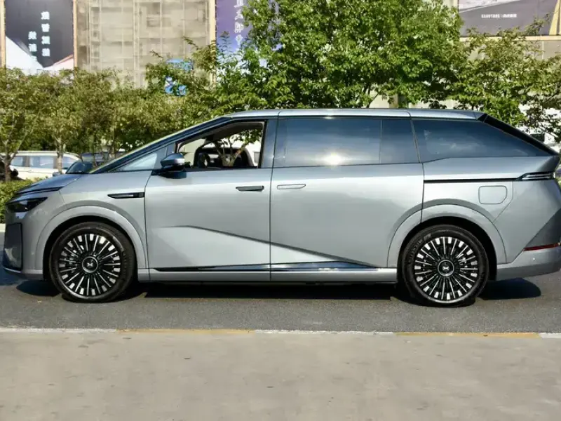 2026 Xpeng X9 с пробегом 5 100 км