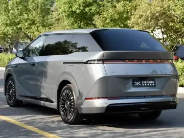 2026 Xpeng X9 с пробегом 5 100 км