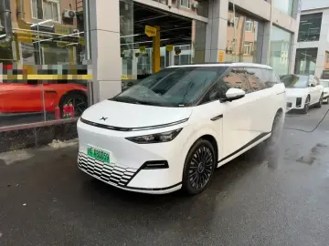 Xpeng X9