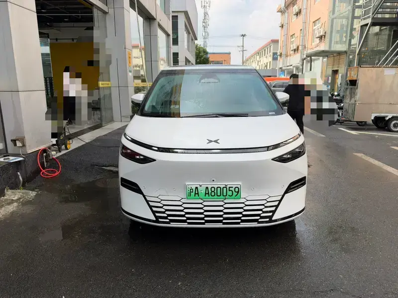 2025 Xpeng X9 с пробегом 16 800 км