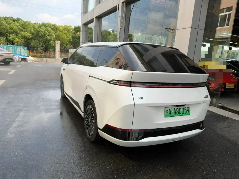 2025 Xpeng X9 с пробегом 16 800 км