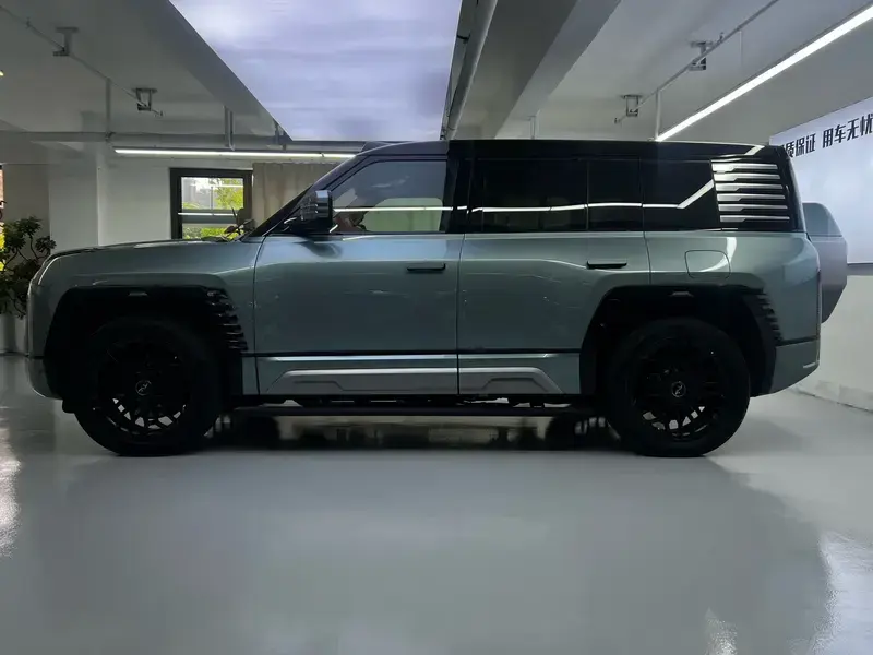 2023 BYD Yangwang U8 с пробегом 59 000 км