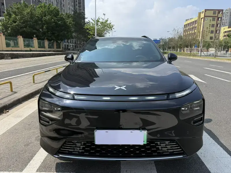 2024 Xpeng G9 с пробегом 49 000 км