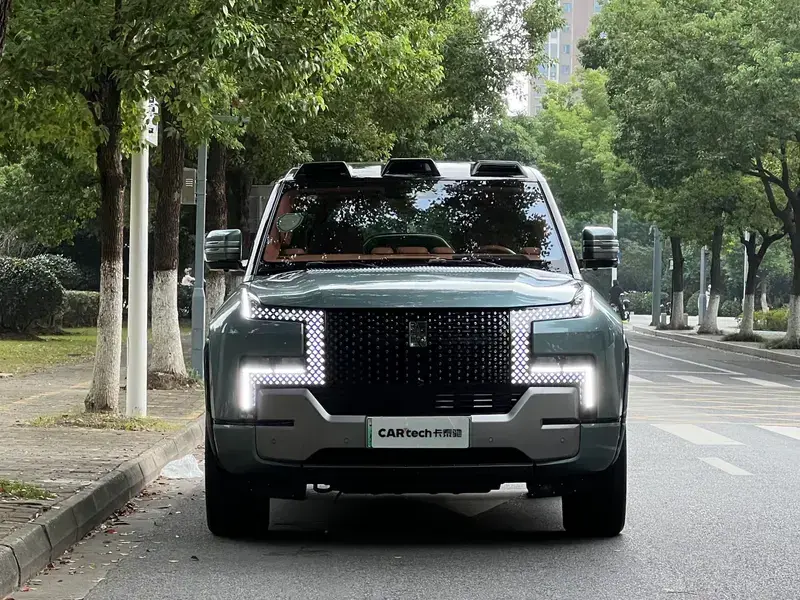 2023 BYD Yangwang U8 с пробегом 22 000 км