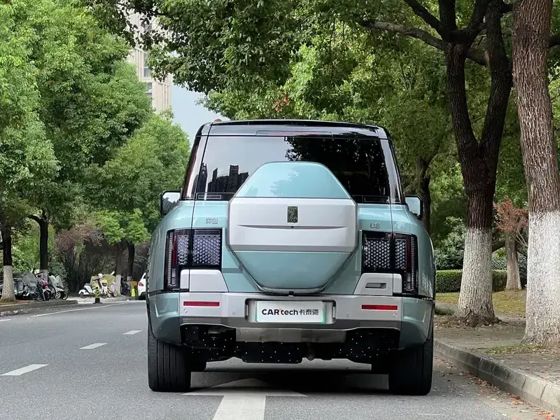 2023 BYD Yangwang U8 с пробегом 22 000 км