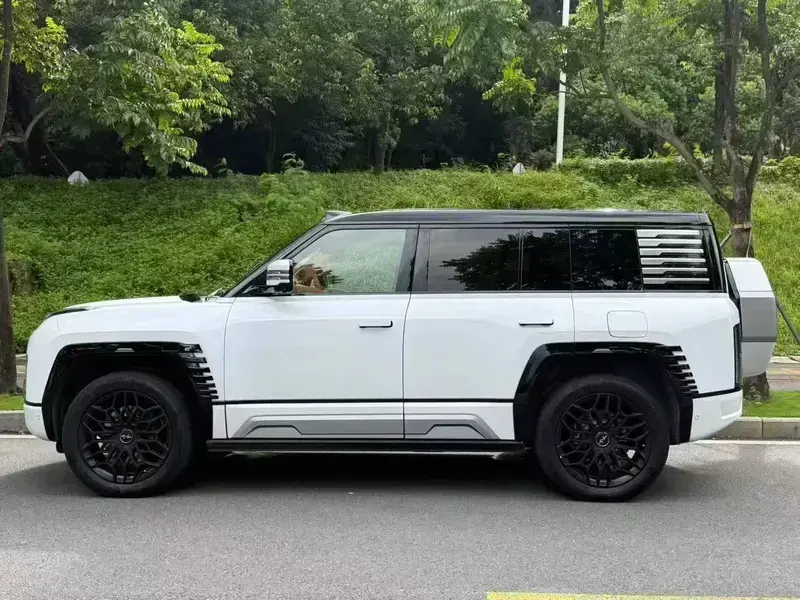 2023 BYD Yangwang U8 с пробегом 49 500 км