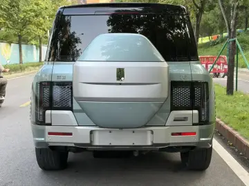 2023 BYD Yangwang U8 с пробегом 16 000 км