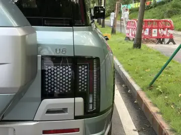 2023 BYD Yangwang U8 с пробегом 16 000 км