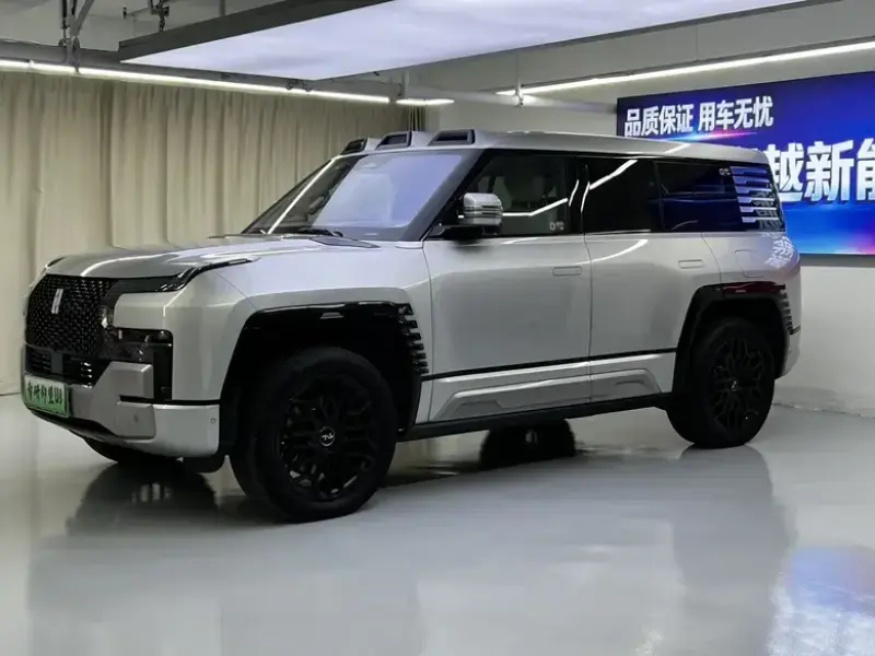 2023 BYD Yangwang U8 с пробегом 45 000 км