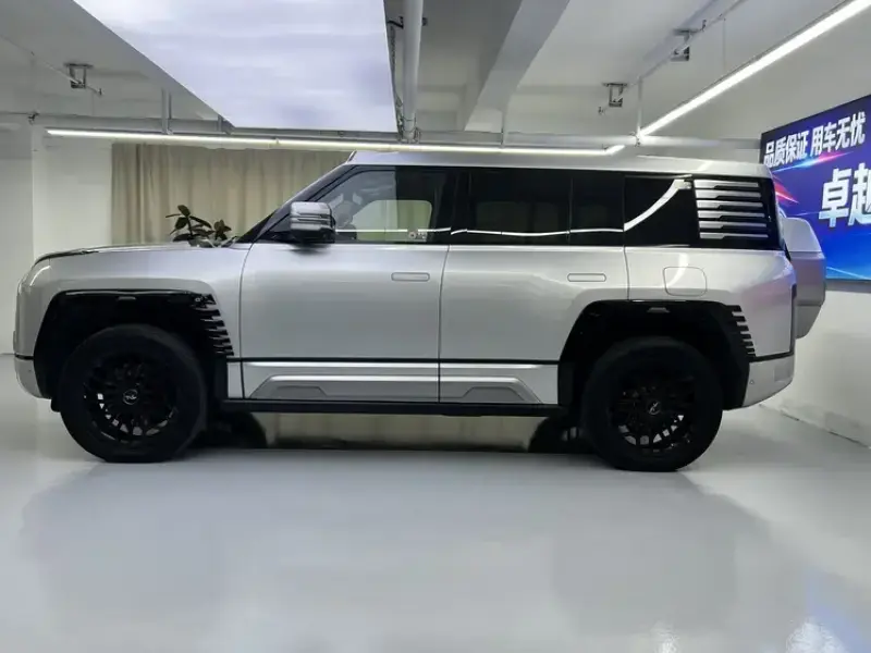 2023 BYD Yangwang U8 с пробегом 45 000 км