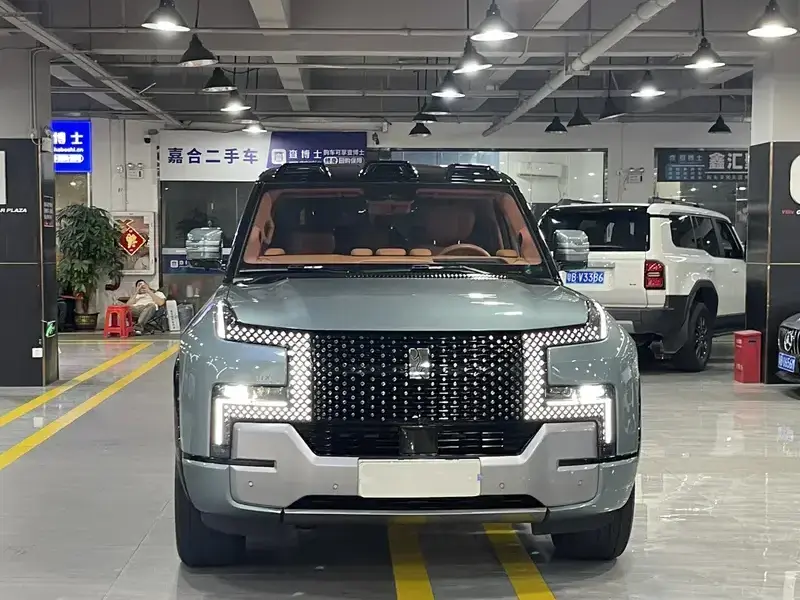 2023 BYD Yangwang U8 с пробегом 55 000 км