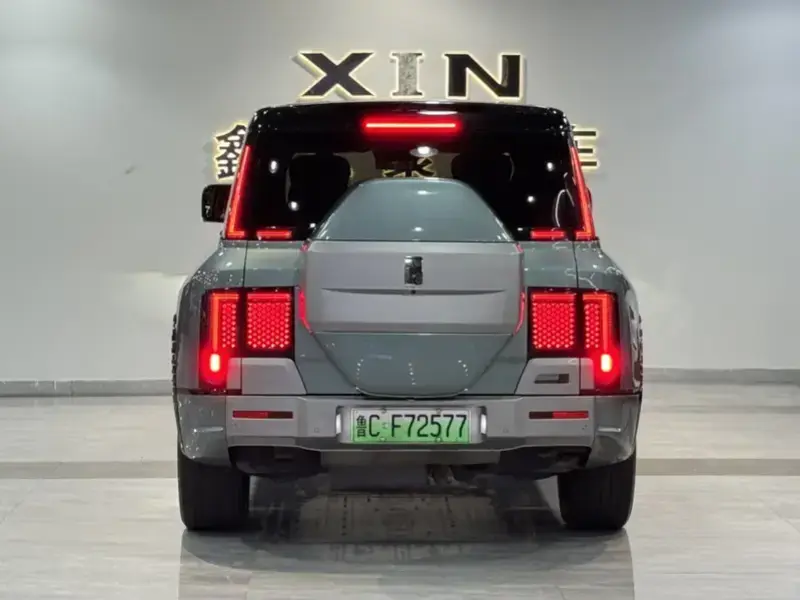 2023 BYD Yangwang U8 с пробегом 55 000 км