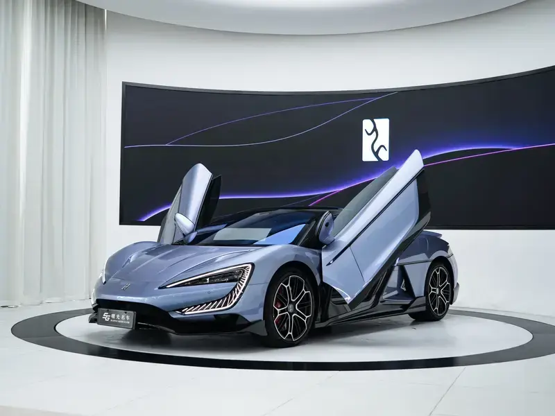 2024 BYD Yangwang U9 с пробегом 800 км