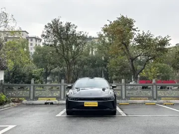 2026 Zeekr 001 с пробегом 13 000 км