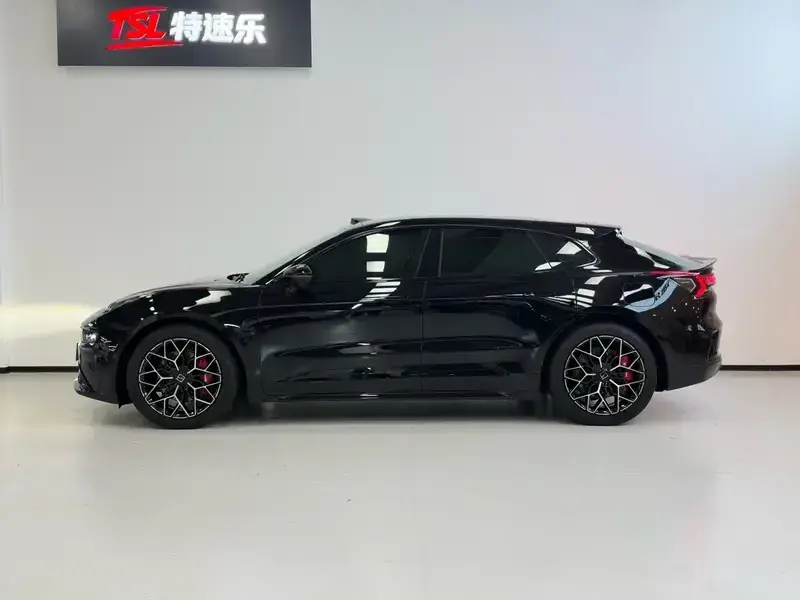 2025 Zeekr 001 с пробегом 34 100 км