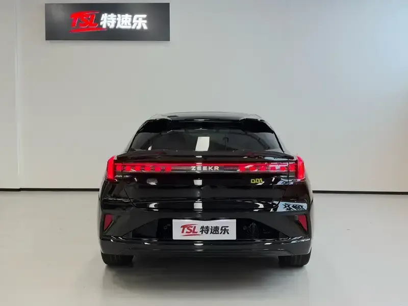 2025 Zeekr 001 с пробегом 34 100 км