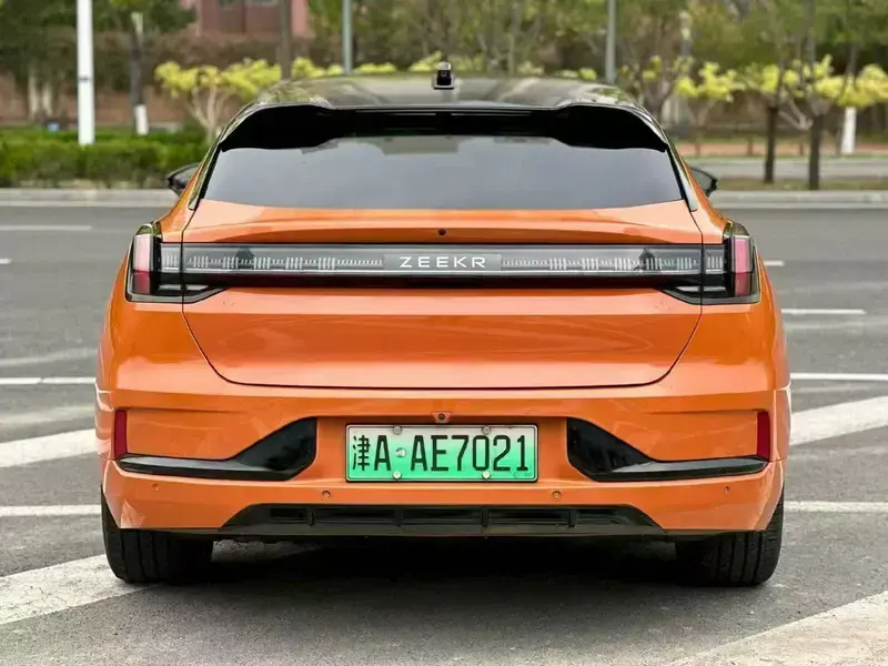 2023 Zeekr 001 с пробегом 120 000 км