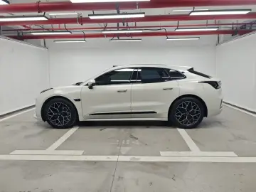 2025 Zeekr 001 с пробегом 48 500 км
