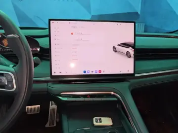 2026 Zeekr 001 с пробегом 10 800 км