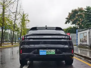 2023 Zeekr 001 с пробегом 72 000 км