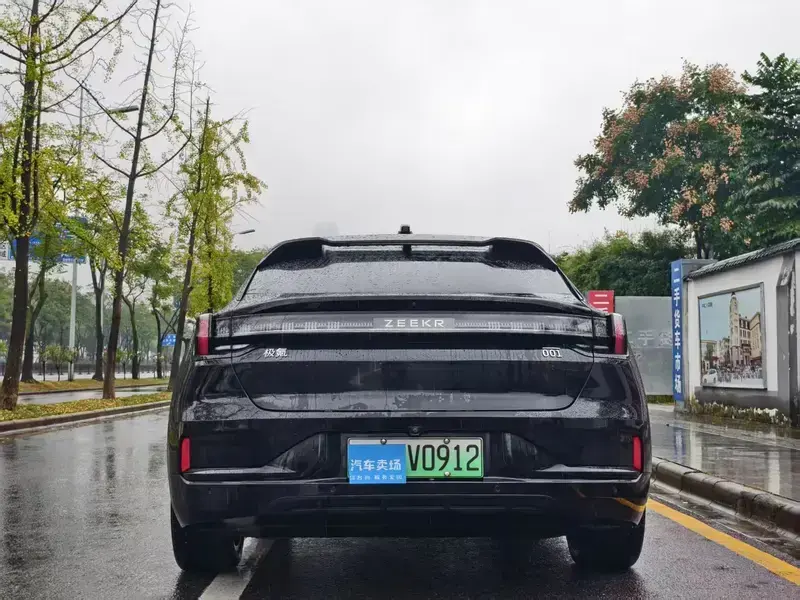 2023 Zeekr 001 с пробегом 72 000 км