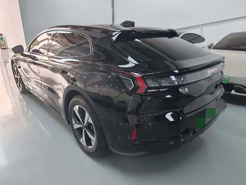 2023 Zeekr 001 с пробегом 40 000 км