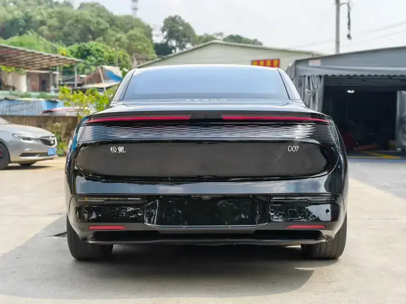 2025 Zeekr 007 с пробегом 83 000 км