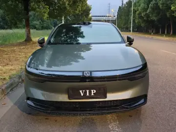 2025 Zeekr 007 с пробегом 49 800 км