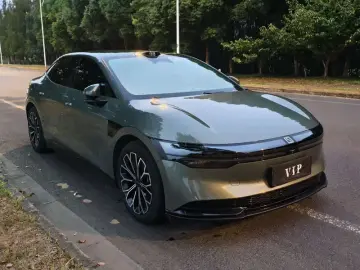 2025 Zeekr 007 с пробегом 49 800 км