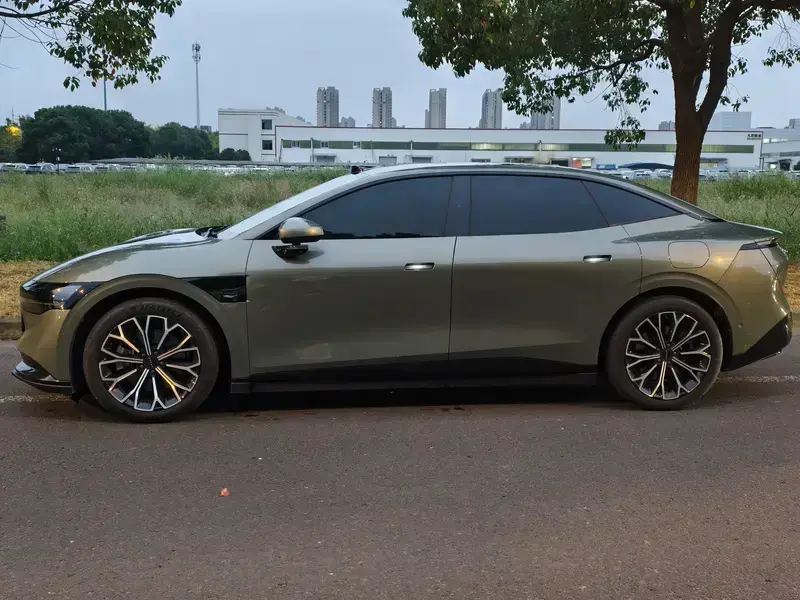 2025 Zeekr 007 с пробегом 49 800 км