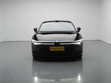 2024 Zeekr 007 с пробегом 13 400 км
