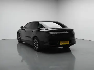 2024 Zeekr 007 с пробегом 13 400 км