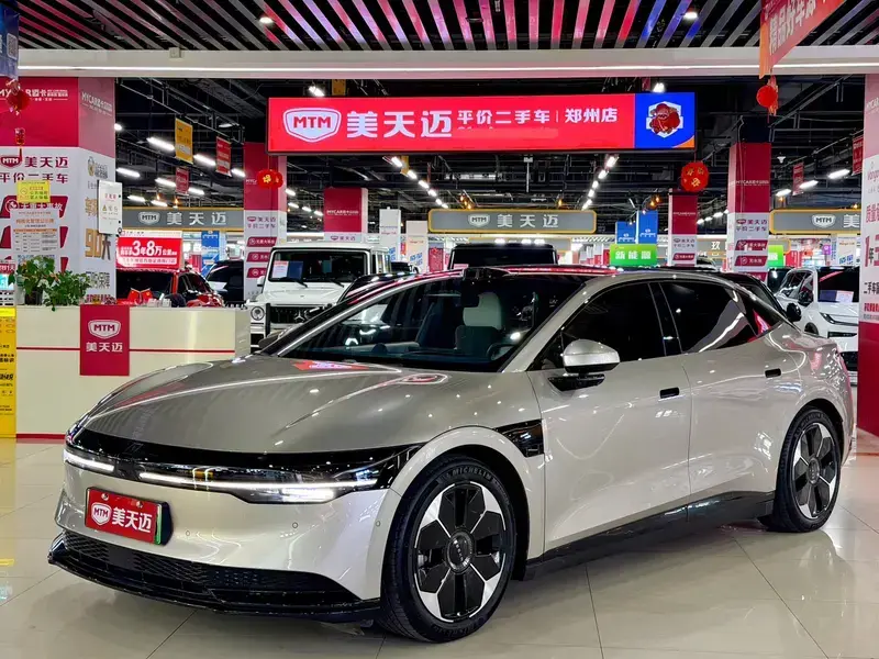 2025 Zeekr 007 с пробегом 17 000 км