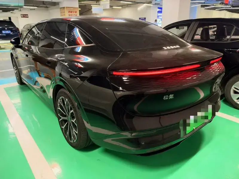2024 Zeekr 007 с пробегом 26 000 км