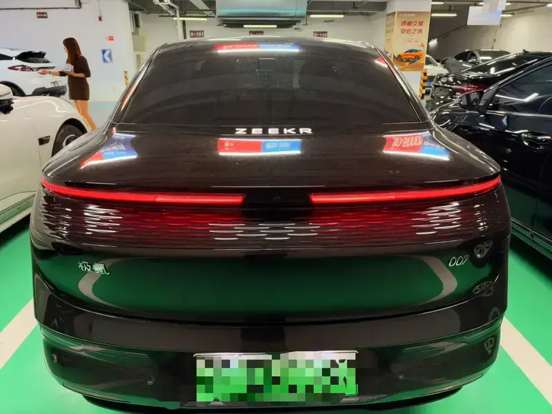 2024 Zeekr 007 с пробегом 26 000 км