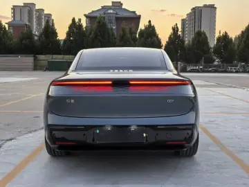 2024 Zeekr 007 с пробегом 26 000 км
