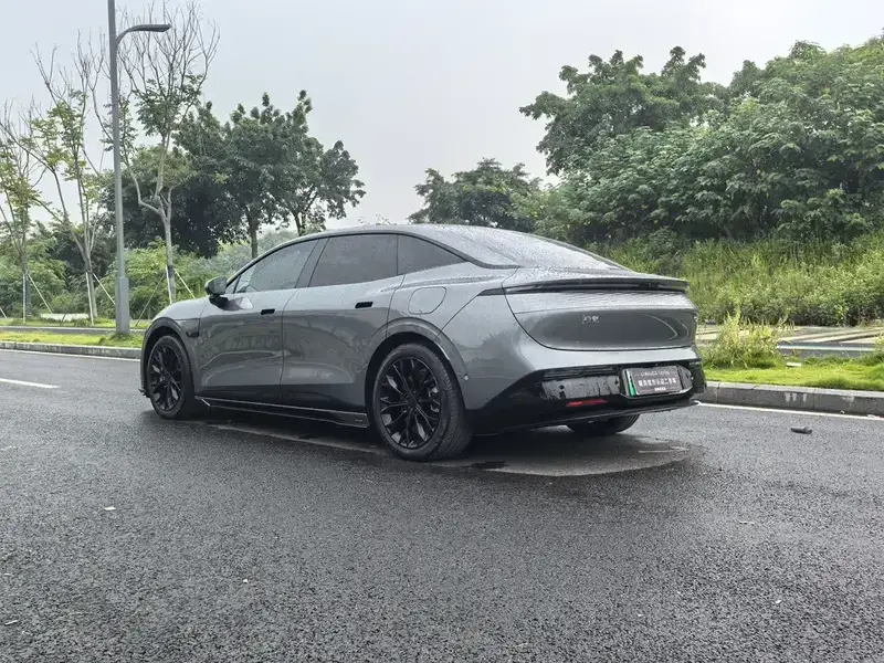 2024 Zeekr 007 с пробегом 28 000 км