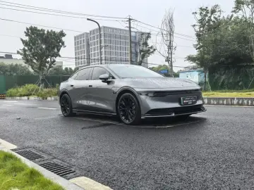 2024 Zeekr 007 с пробегом 28 000 км