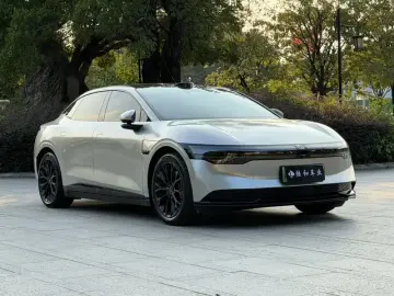 2025 Zeekr 007 с пробегом 38 000 км