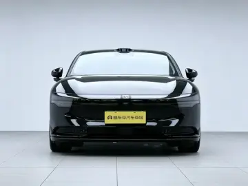 2025 Zeekr 007 с пробегом 23 200 км