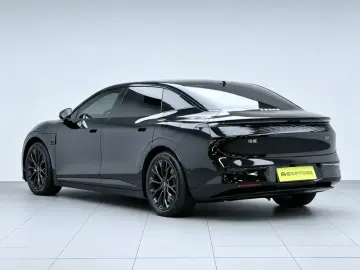 2025 Zeekr 007 с пробегом 23 200 км