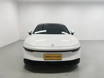 2024 Zeekr 007 с пробегом 26 400 км