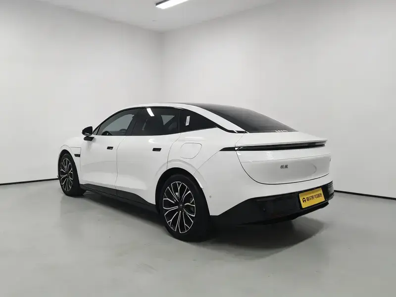 2024 Zeekr 007 с пробегом 26 400 км