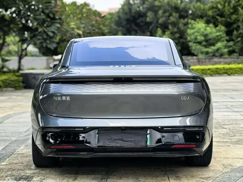 2024 Zeekr 007 с пробегом 26 000 км