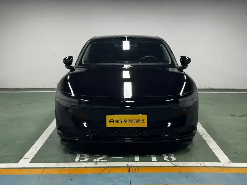 2025 Zeekr 007 с пробегом 16 000 км
