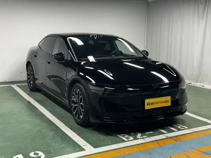 2025 Zeekr 007 с пробегом 16 000 км
