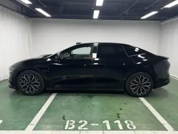 2025 Zeekr 007 с пробегом 16 000 км