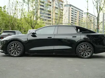 2024 Zeekr 007 с пробегом 16 000 км