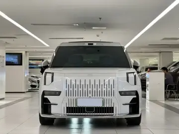 2024 Zeekr 009 с пробегом 45 000 км